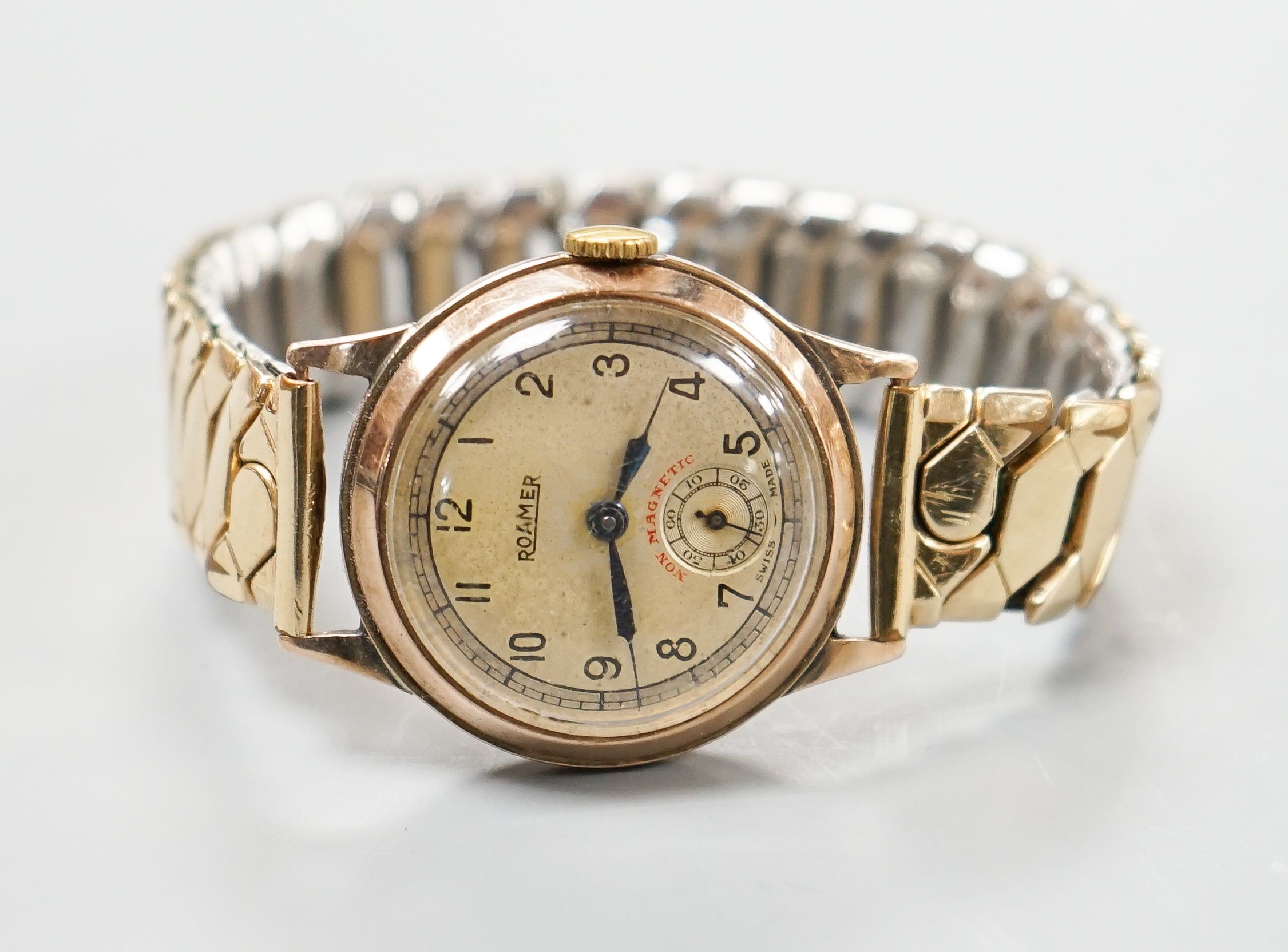 A gentleman's 9ct gold Roamer mid size manual wind wrist watch, on an associated flexible bracelet